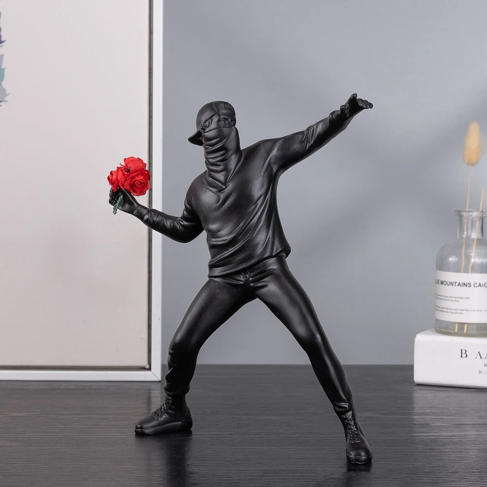 Statue Banksy Lanceur de Fleurs