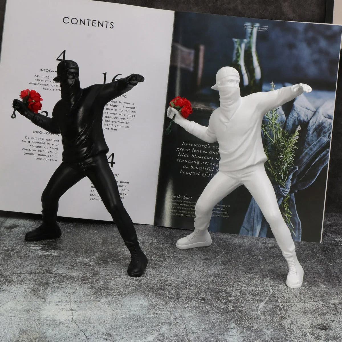 Statue Banksy Lanceur de Fleurs