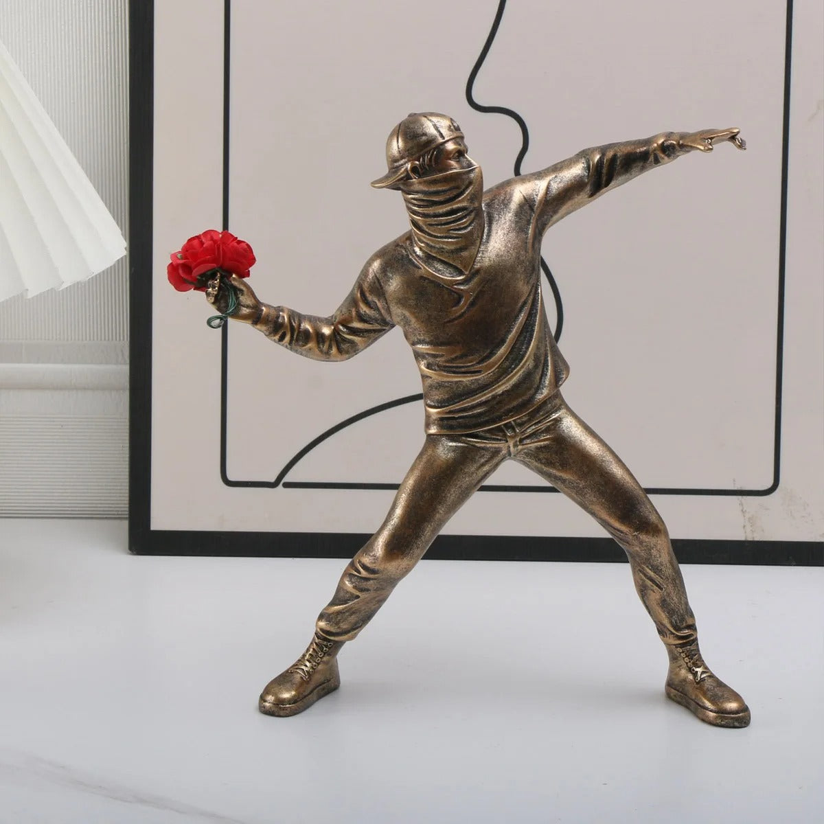 Statue Banksy Lanceur de Fleurs Bronze