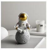 Statue Astronaute Zen Or